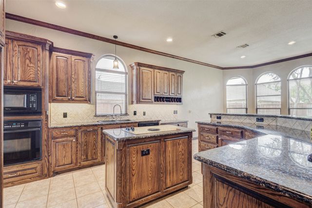7921 Shady Oaks Drive, North Richland Hills, TX 76182