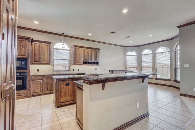 7921 Shady Oaks Drive, North Richland Hills, TX 76182