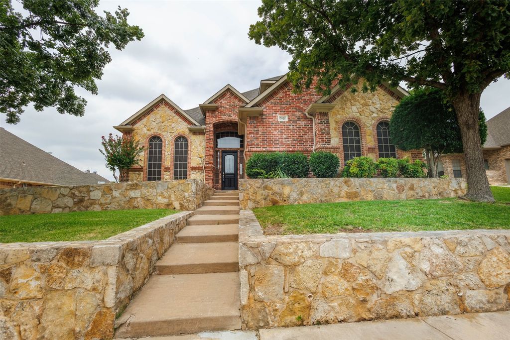 7921 Shady Oaks Drive, North Richland Hills, TX 76182