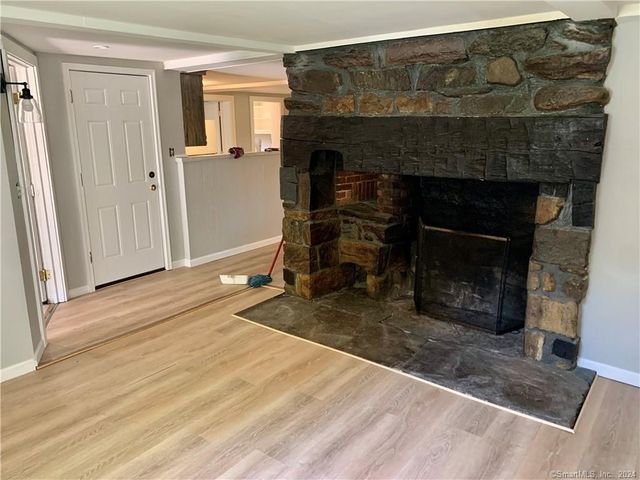 551 North Main Street 1R, Naugatuck, CT 06770