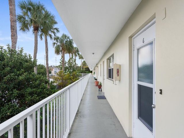 677 Royal Palm Blvd Boulevard 6, Vero Beach, FL 32960