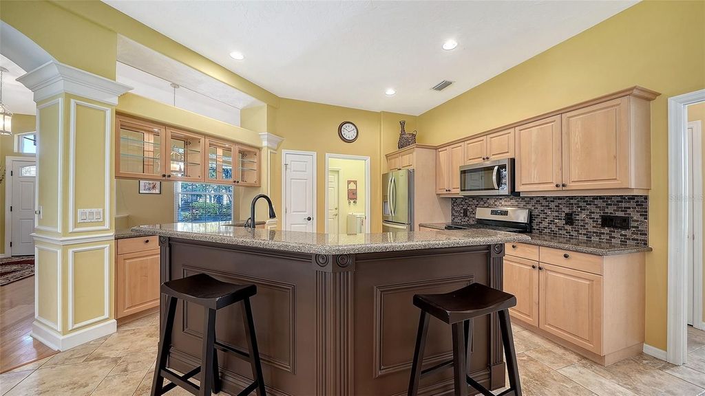 Image 13 of property listing at 5566 MAGNOLIA TREE TERRACE, Sarasota, FL 34233