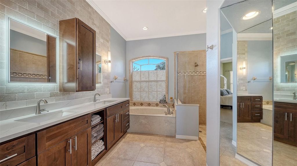 Image 28 of property listing at 5566 MAGNOLIA TREE TERRACE, Sarasota, FL 34233