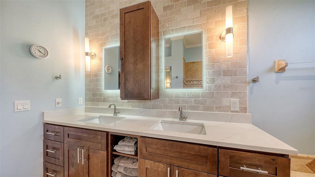 Image 30 of property listing at 5566 MAGNOLIA TREE TERRACE, Sarasota, FL 34233