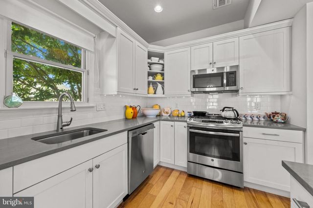 210 OCEAN STREET, Beach Haven, NJ 08008