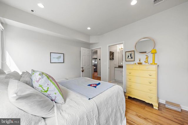 210 OCEAN STREET, Beach Haven, NJ 08008