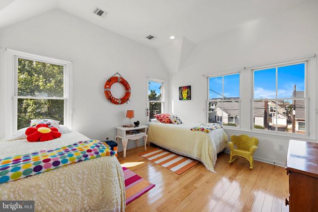 210 OCEAN STREET, Beach Haven, NJ 08008