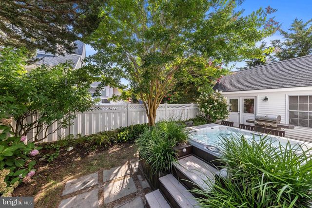 210 OCEAN STREET, Beach Haven, NJ 08008