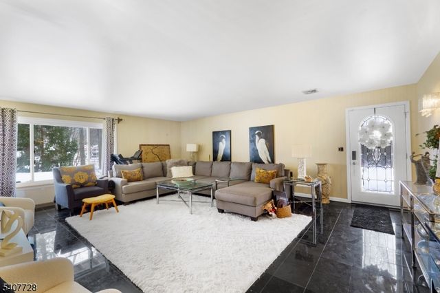 29 Dogwood Trl, Hardyston Twp., NJ 07460