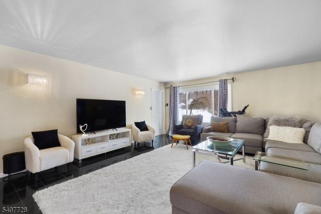 29 Dogwood Trl, Hardyston Twp., NJ 07460