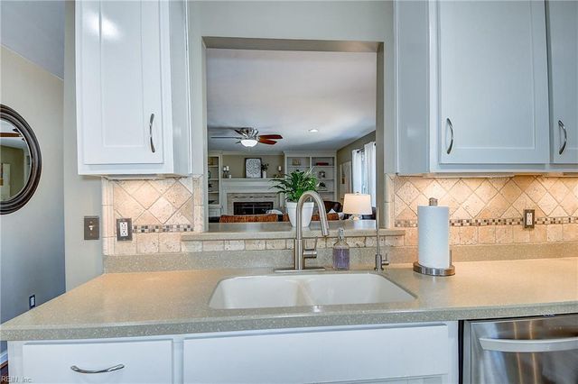 713 Norman WAY, Chesapeake, VA 23322