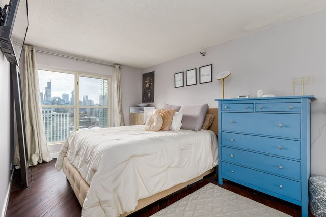 1212 N La Salle Drive 2303, Chicago, IL 60610