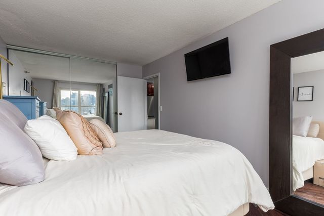 1212 N La Salle Drive 2303, Chicago, IL 60610