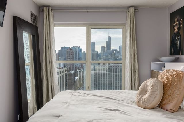 1212 N La Salle Drive 2303, Chicago, IL 60610