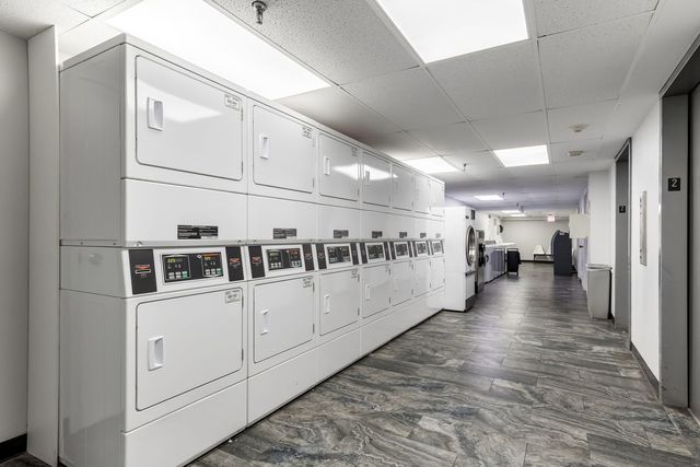 1212 N La Salle Drive 2303, Chicago, IL 60610