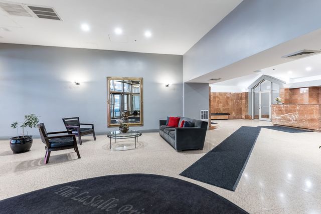 1212 N La Salle Drive 2303, Chicago, IL 60610