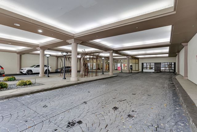 1212 N La Salle Drive 2303, Chicago, IL 60610