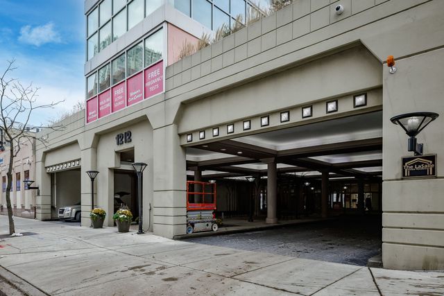 1212 N La Salle Drive 2303, Chicago, IL 60610