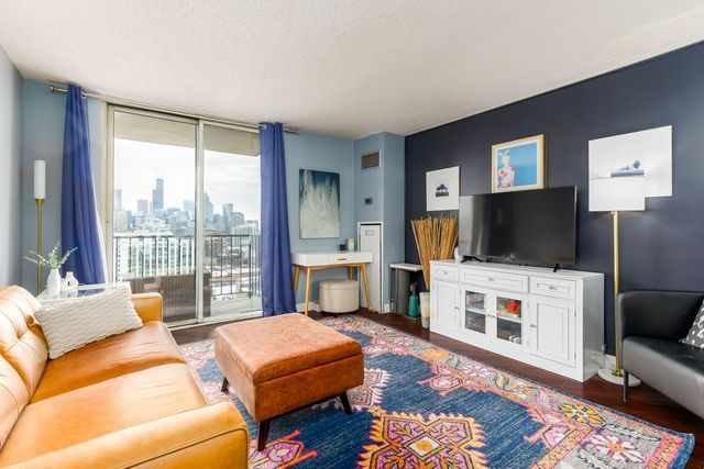 1212 N La Salle Drive 2303, Chicago, IL 60610