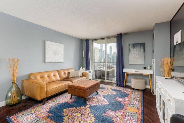 1212 N La Salle Drive 2303, Chicago, IL 60610