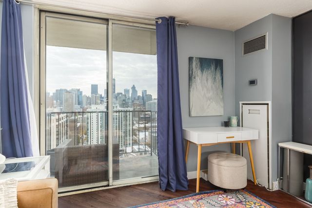 1212 N La Salle Drive 2303, Chicago, IL 60610