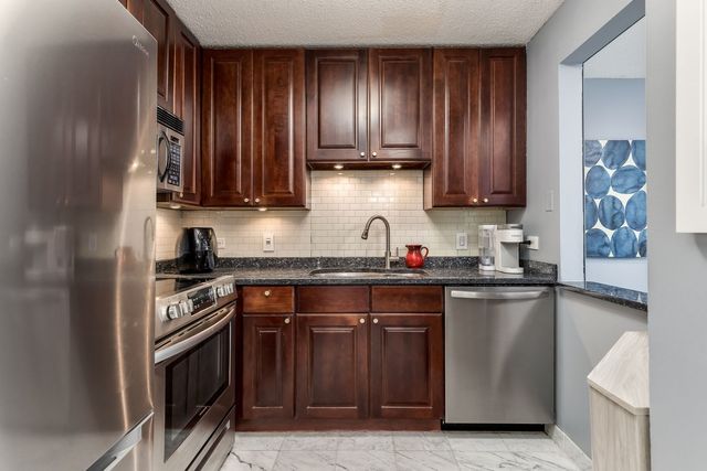 1212 N La Salle Drive 2303, Chicago, IL 60610