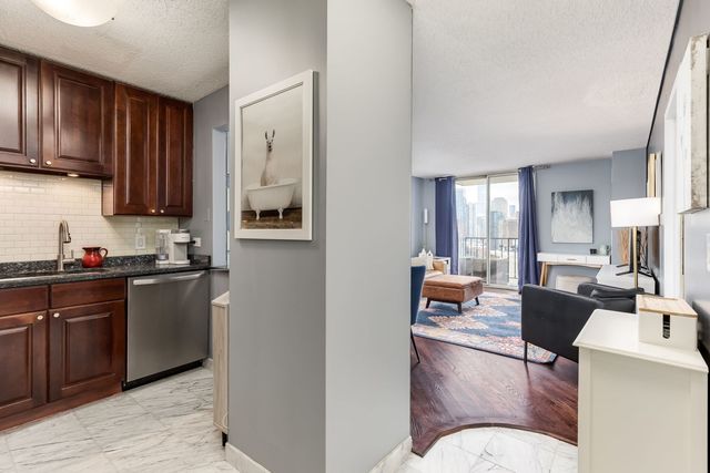 1212 N La Salle Drive 2303, Chicago, IL 60610