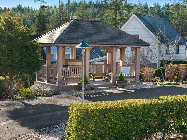 73 Sellwood Lane, Pacific Beach, WA 98571