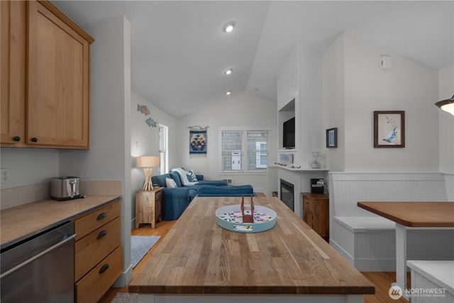 73 Sellwood Lane, Pacific Beach, WA 98571