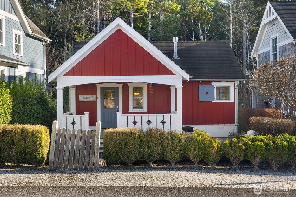 73 Sellwood Lane, Pacific Beach, WA 98571