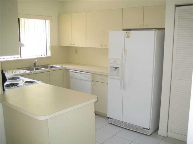 6512 KENDALE LAKES DR 903, Miami, FL 33183