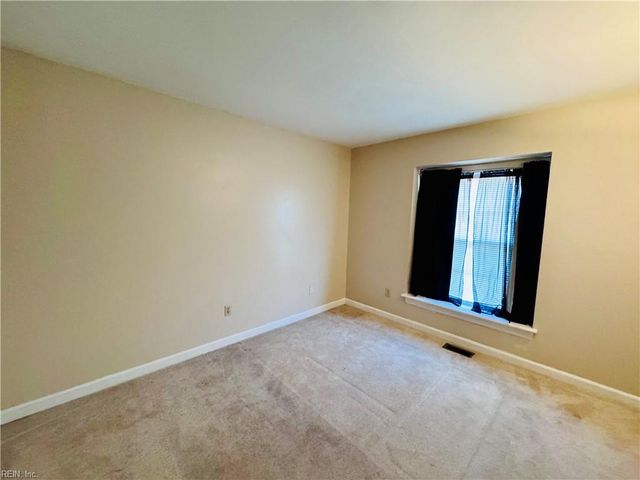 106 Santa Barbara DR, Hampton, VA 23666