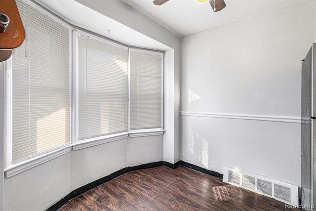 9336 Sussex St Street, Detroit, MI 48228