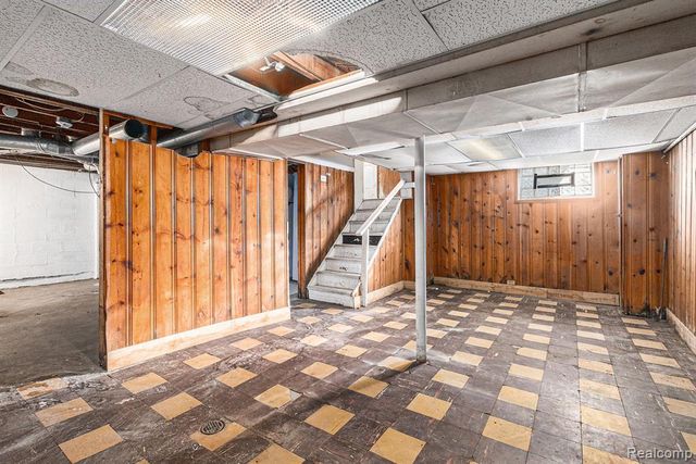 9336 Sussex St Street, Detroit, MI 48228