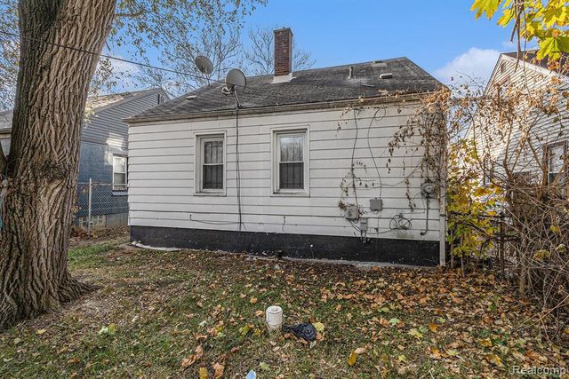 9336 Sussex St Street, Detroit, MI 48228