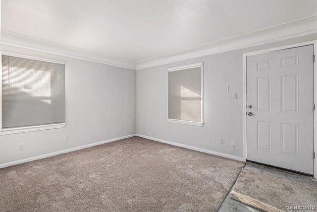 9336 Sussex St Street, Detroit, MI 48228