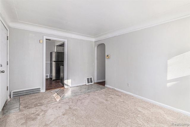 9336 Sussex St Street, Detroit, MI 48228