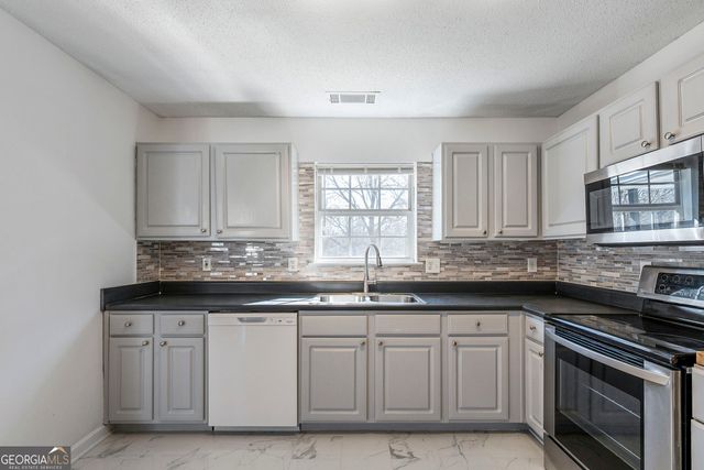 6132 Christopher Terrace, Rex, GA 30273