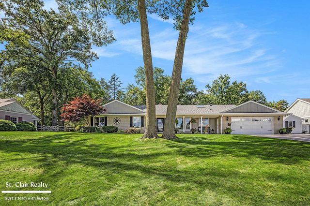 983 N Riverside Avenue, St Clair, MI 48079