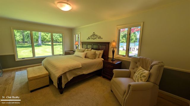 983 N Riverside Avenue, St Clair, MI 48079