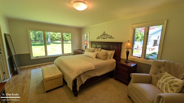 983 N Riverside Avenue, St Clair, MI 48079