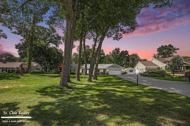 983 N Riverside Avenue, St Clair, MI 48079