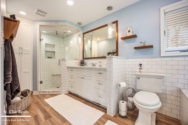 983 N Riverside Avenue, St Clair, MI 48079