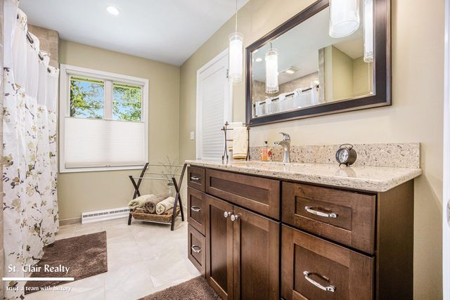 983 N Riverside Avenue, St Clair, MI 48079