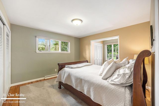 983 N Riverside Avenue, St Clair, MI 48079