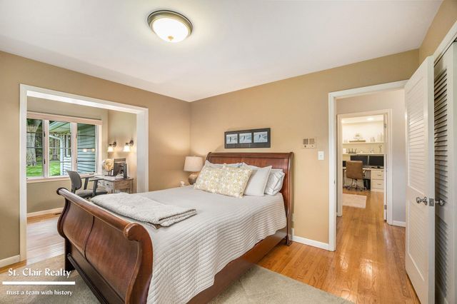 983 N Riverside Avenue, St Clair, MI 48079