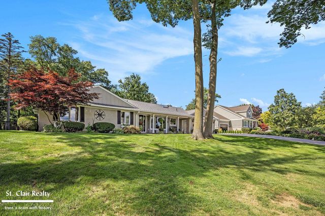 983 N Riverside Avenue, St Clair, MI 48079