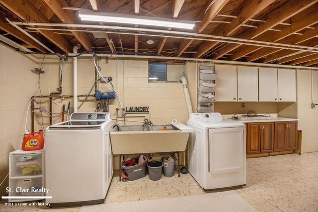 983 N Riverside Avenue, St Clair, MI 48079