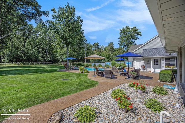 983 N Riverside Avenue, St Clair, MI 48079
