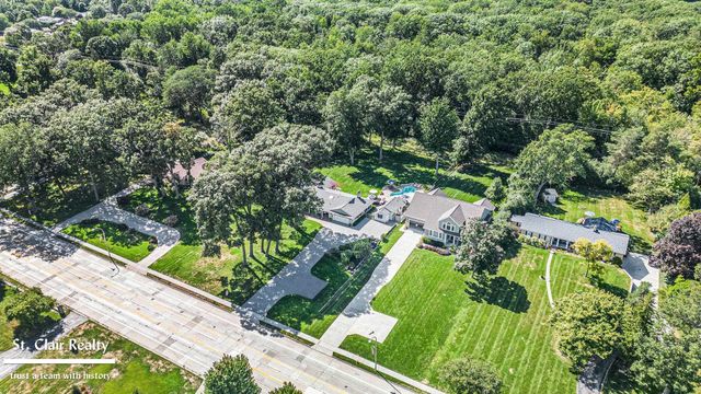983 N Riverside Avenue, St Clair, MI 48079